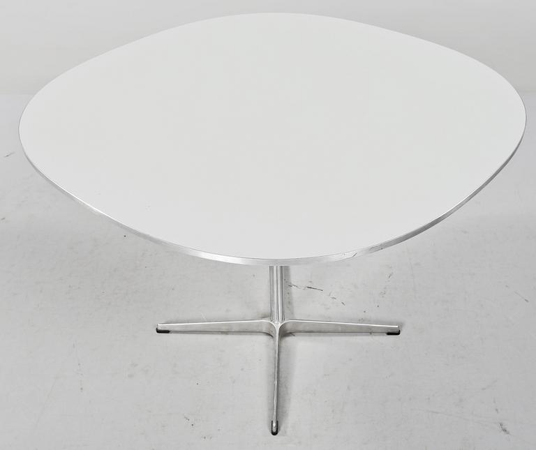 BORD, "Supercirkel", Piet Hein och Bruno Mathsson, Fritz Hansen 1987.