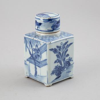 A group of three porcelain objects, Qing dynasty, 18th/19th century and Europe, 20th century.