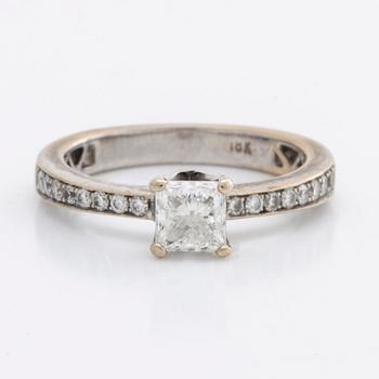 DIAMOND RING 18K whitegold modified square brilliant 0,73 ct H VS2, brilliants 0,25 ct G-H SI, GIA cert 2007.