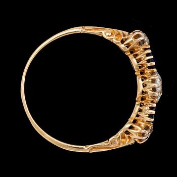 RING, gammalslipade diamanter, tot. ca 0.65 ct, samt blå safirer.