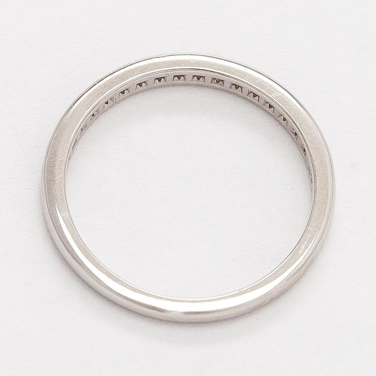 Tiffany & Co, sormus, "Tiffany Setting", platinaa ja briljanttihiottuja timantteja.