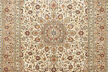 A Keshan carpet, c. 346 x 240 cm.