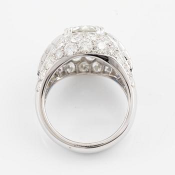 A ring 18K white gold set with an old-cut diamond.