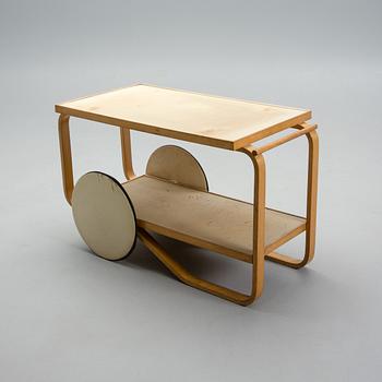 ALVAR AALTO, TEA TROLLEY 98. Manufactured by Oy Huonekalu- ja Rakennustyötehdas Ab, Turku. 1940´s.