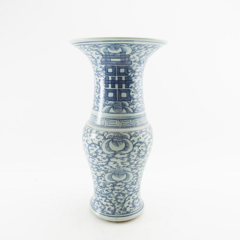 Vases 2 pcs China 20th century porcelain.