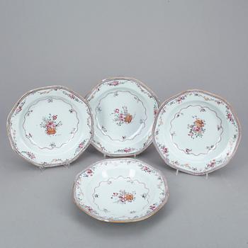 TALLRIKAR, 4 st, porslin. Qing dynastin, Qianlong (1736-95).