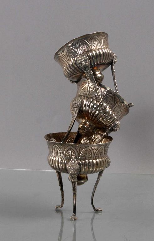 SKÅLAR PÅ BEN, 3 st, silver. Empire trol Neapel, 1700/1800-tal.