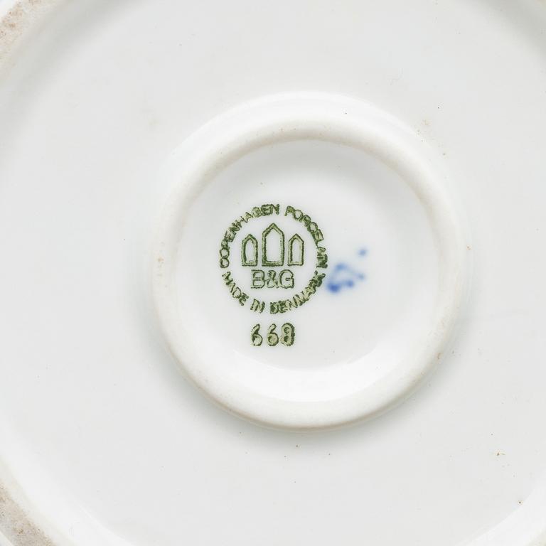Mat-och kaffesrevis, porslin, 113 delar, "Musselmalet", Bing & Grøndahl, Danmark.
