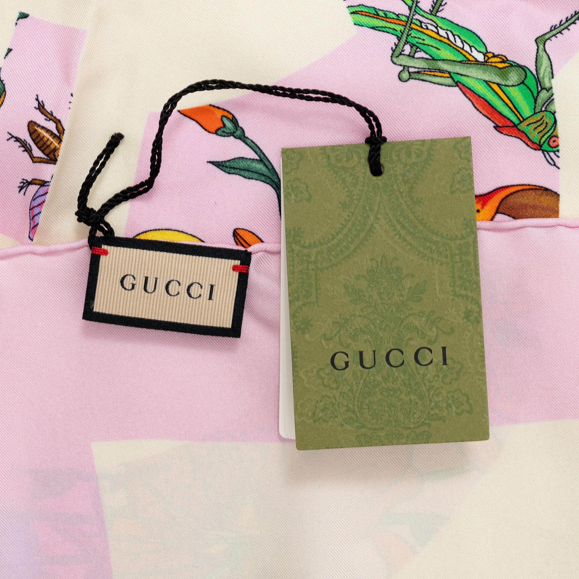 Gucci, a 'Flora' silk scarf.
