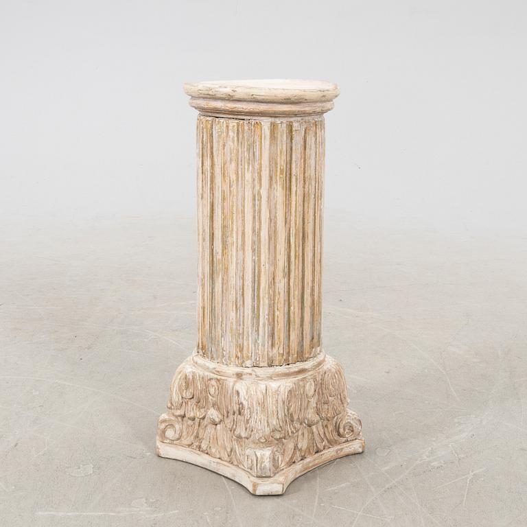 An eaarly 20th century pedestal.