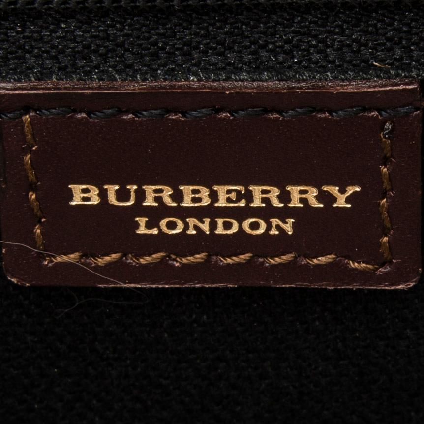 LAUKKU, Burberry.