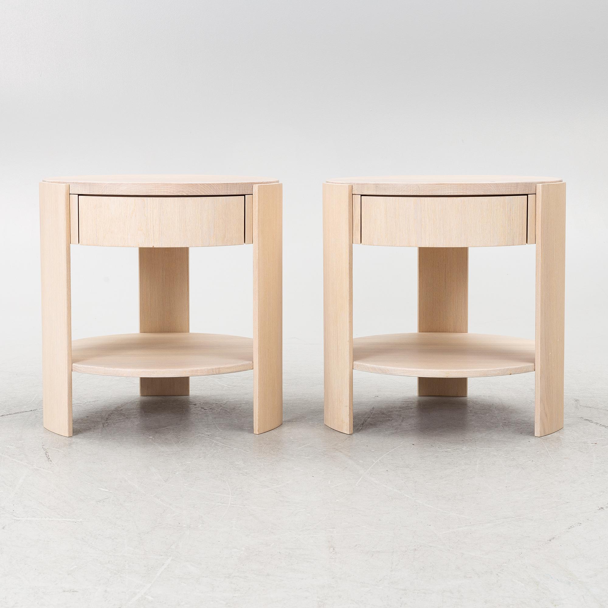 Sängbord, ett par, samtida.