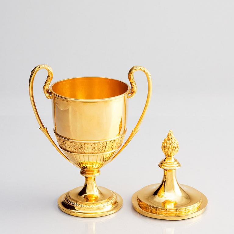 An English suger bowl/cup with lid, mark of David Edward & George Edward (Edward & Sons), Glasgow 1898-99.