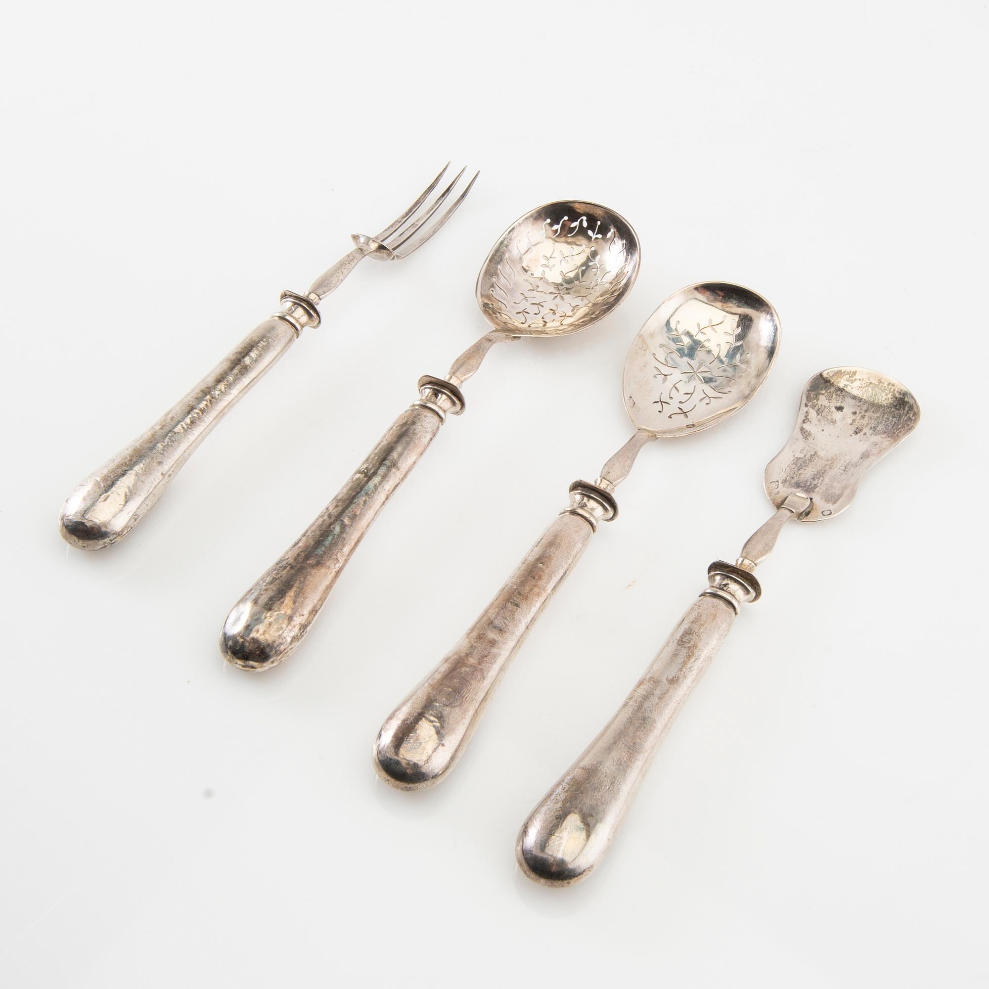 Serving utensils, 4 pieces in case, silver, Paris, late 19th century.