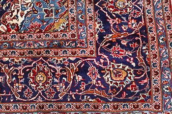 A Keshan rug, ca 420 x 290 cm.