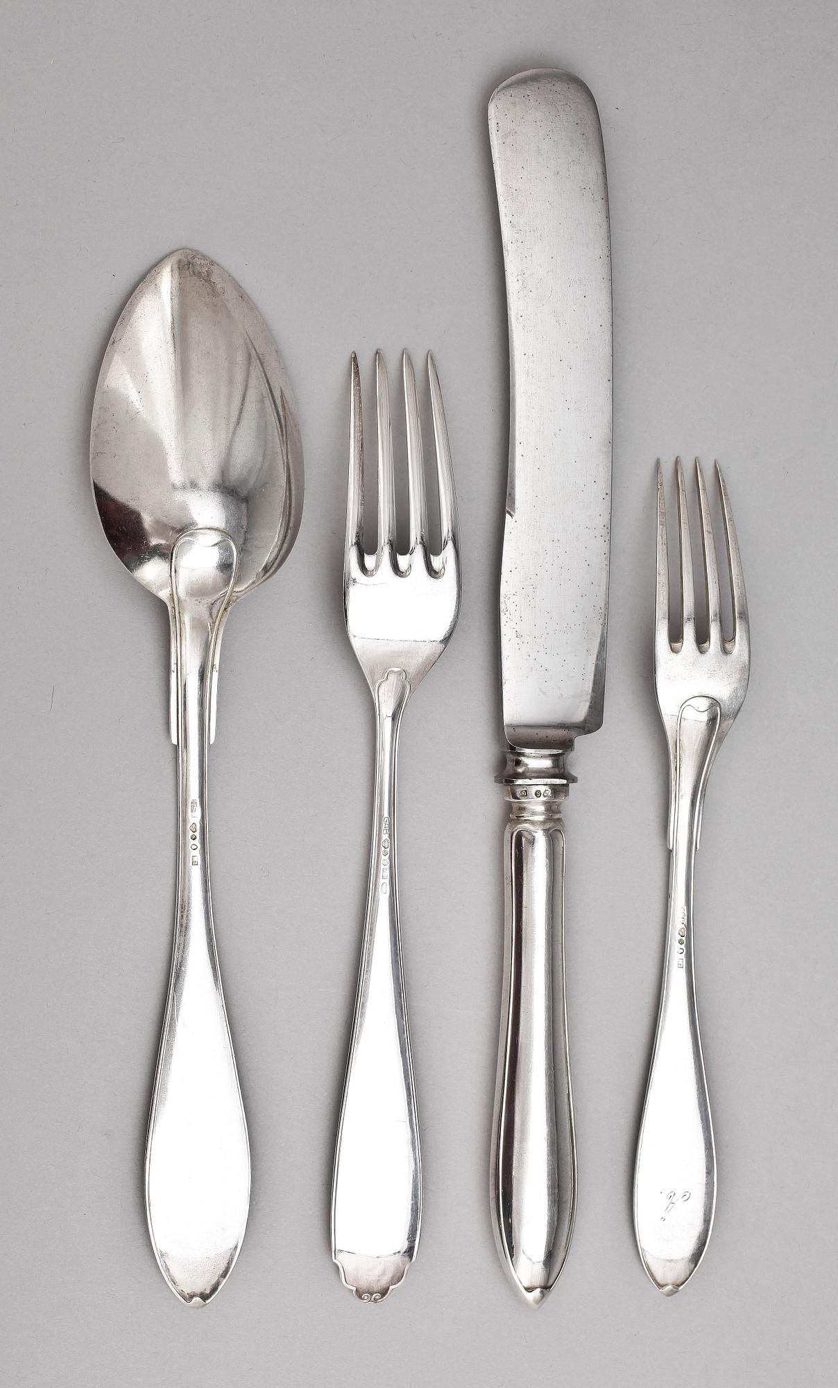 PARTI BESTICK, 20 st, silver, "Svensk spets" samt "Vasa", bla CG Hallberg, Stockholm, 1915. Tot vikt ca 1185g.