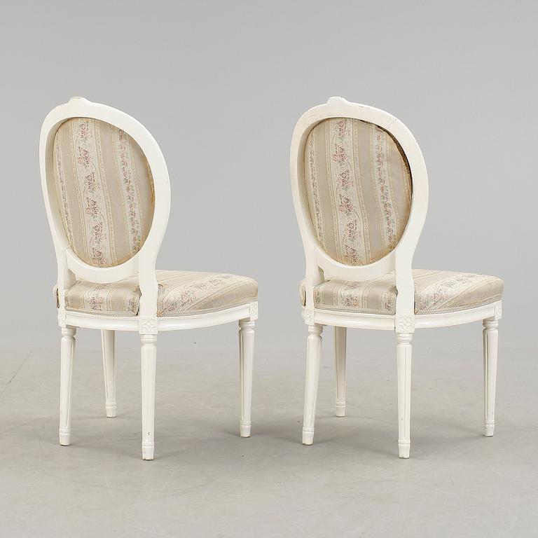 STOLAR, ett par, gustaviansk stil, 1900-talets början.