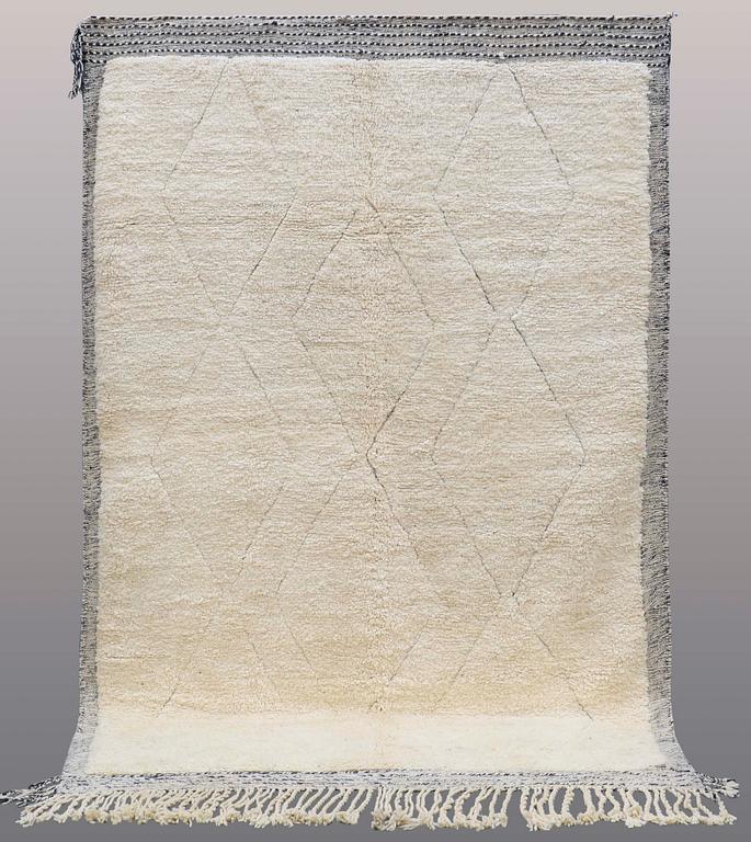 MATTA, Marocko, ca 296 x 193 cm.