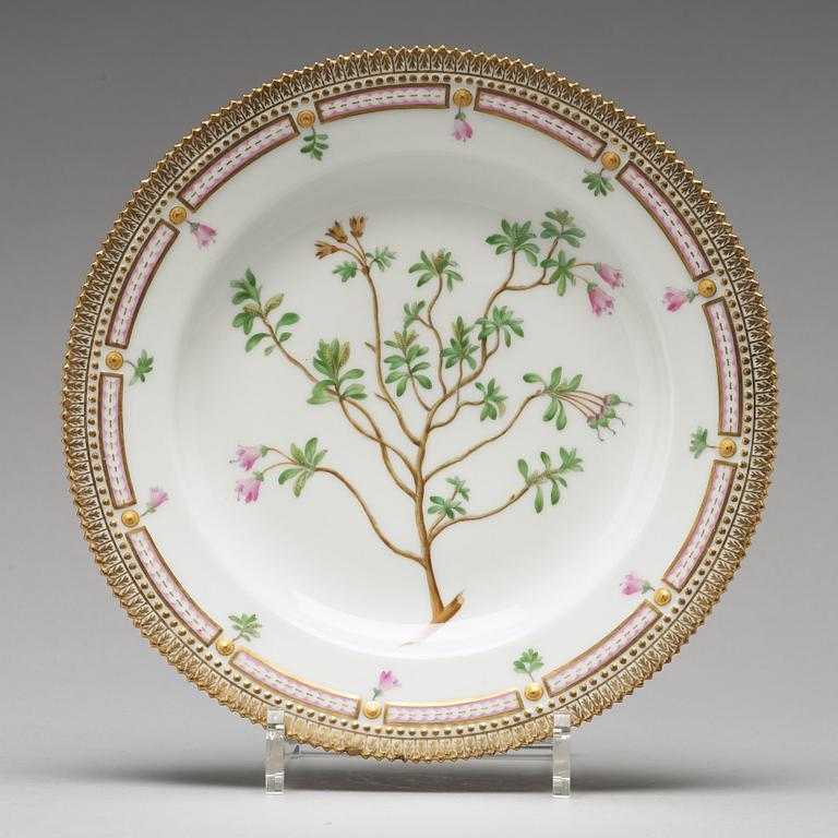 A set of six Royal Copenhagen 'Flora Danica' dinner plates, Denmark, 20th Century.