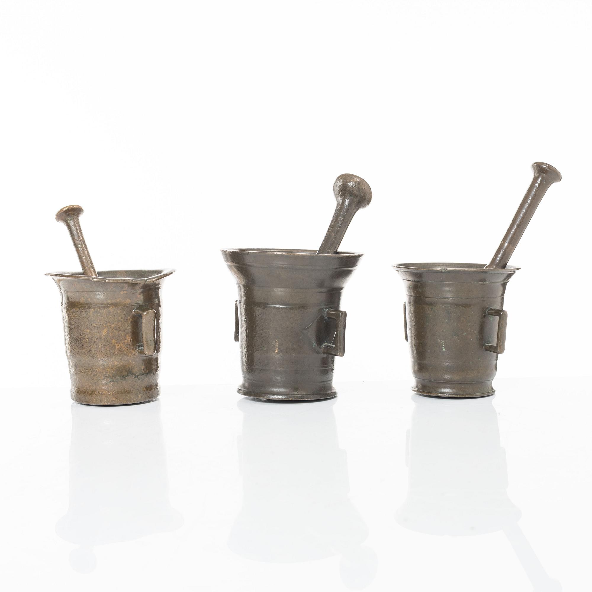 A set of three brass mortars with pestles, later part 18th century / early 19th century.