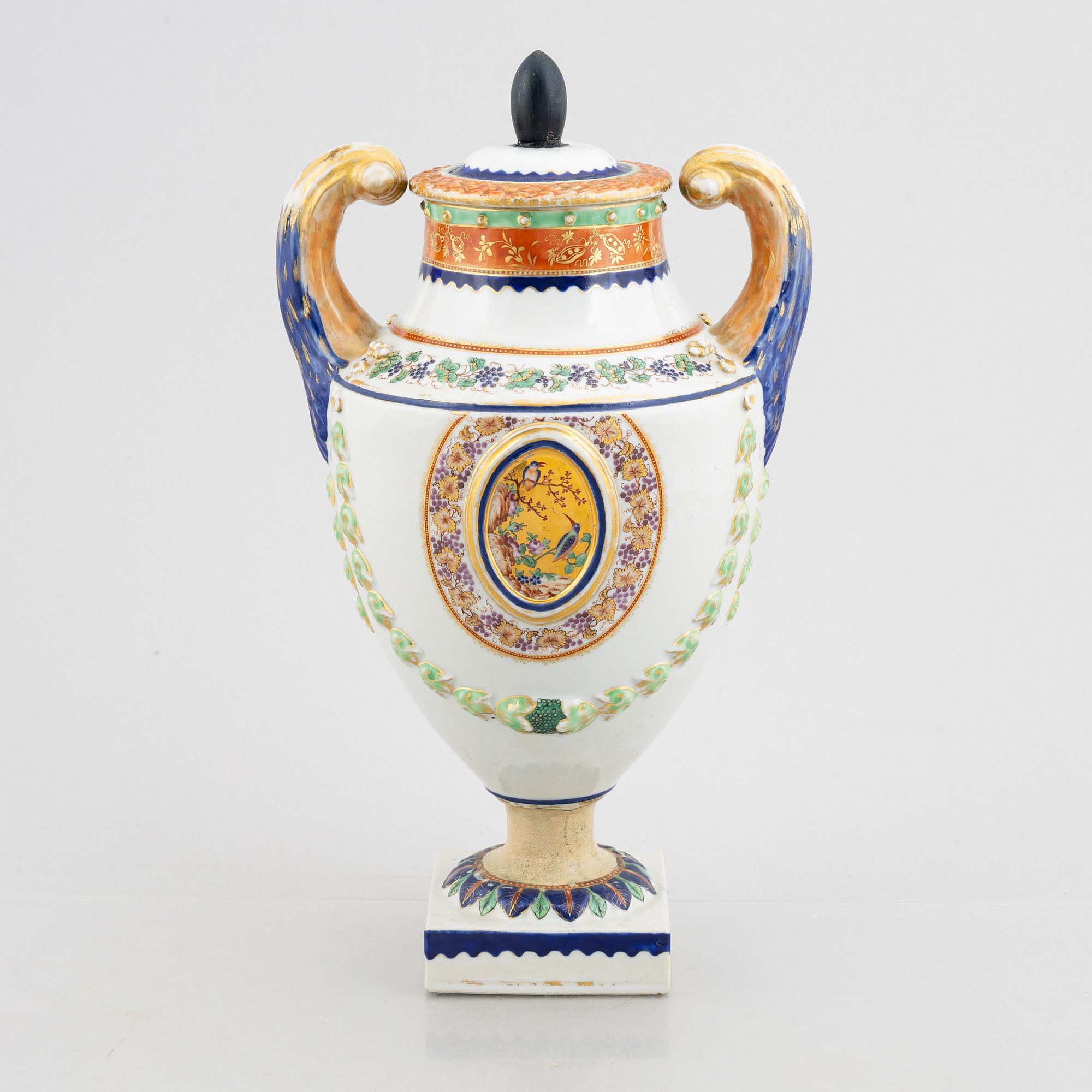 A famille rose 'Chinese Export' jar with cover, Qing dynasty, Qianlong (1736-95).