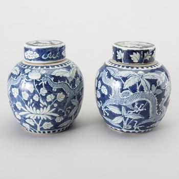 BOJANER ett par Kina  1800-tal porslin.