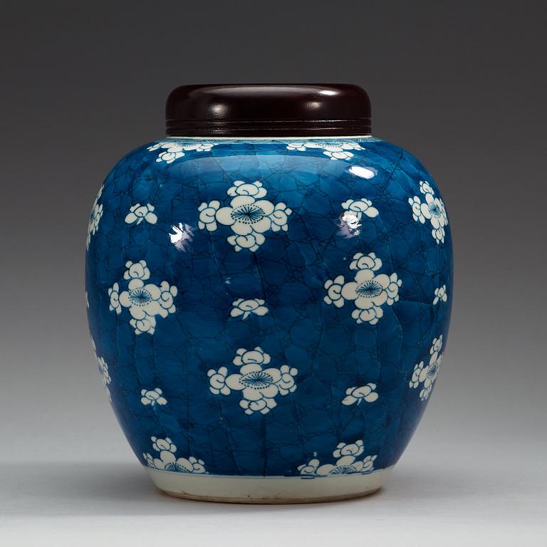 URNA, porslin. Qing dynastin, Kangxi (1662-1722).