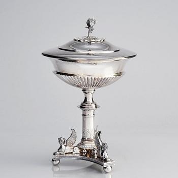 A Swedish Empire silver bowl with lid, mark of Adolf Zethelius, Stockholm 1823.