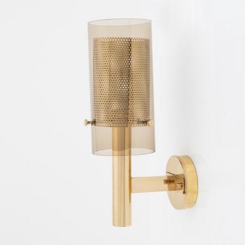 Hans-Agne Jakobsson, a model 'V-147' glass and brass wall light, Markaryd.