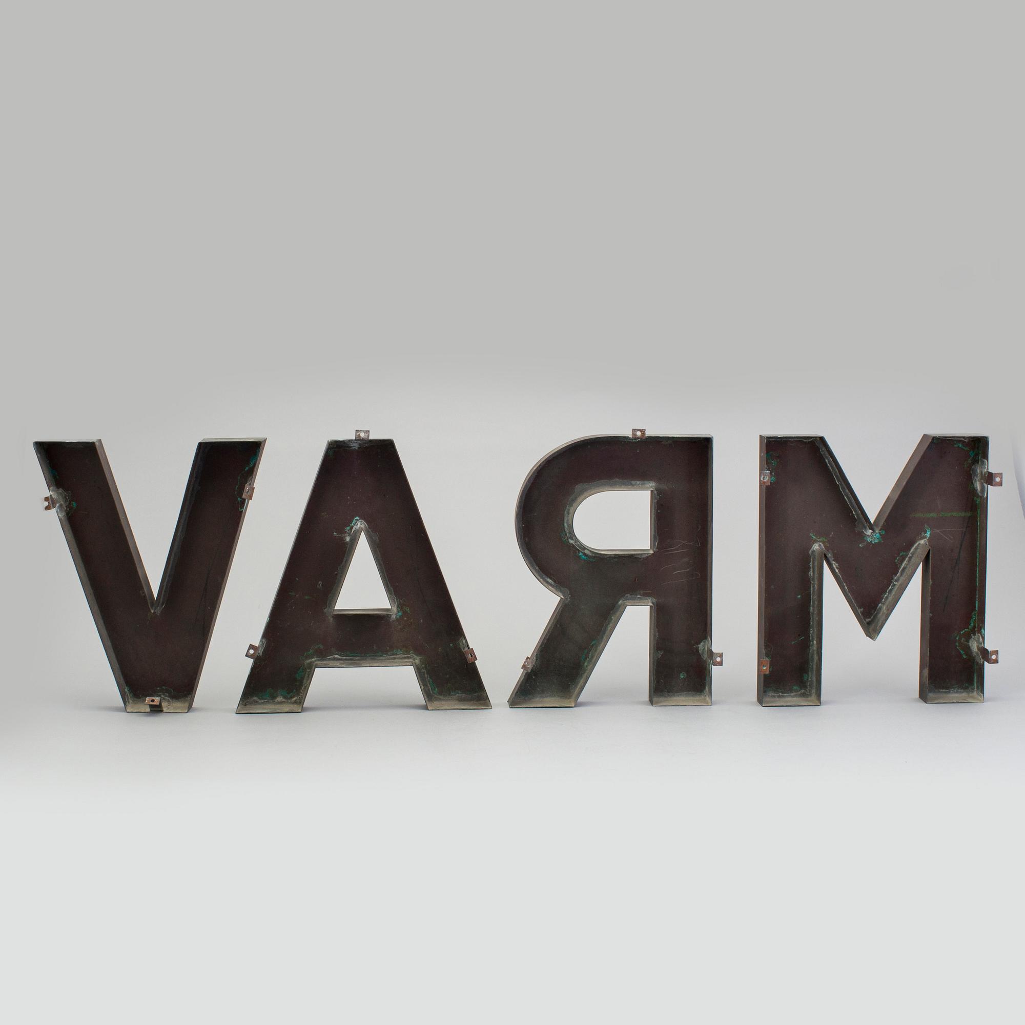 FASADBOKSTÄVER, av metall V, M, A, R, 1900-talets mitt.