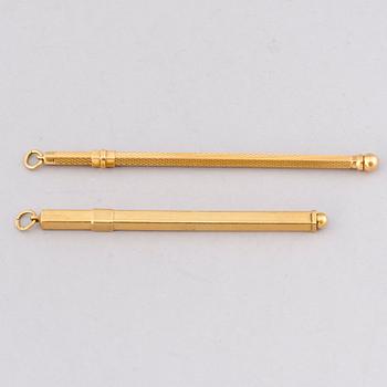 TWO CHAMPAGNE WHISKS, 18K gold.