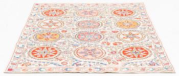 Broderi, Suzani, Uzbekistan, modern tillverkning, ca 187 x 142 cm.