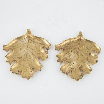 Josef Frank, a pair of leaf-shaped brass dishes, Svenskt Tenn.