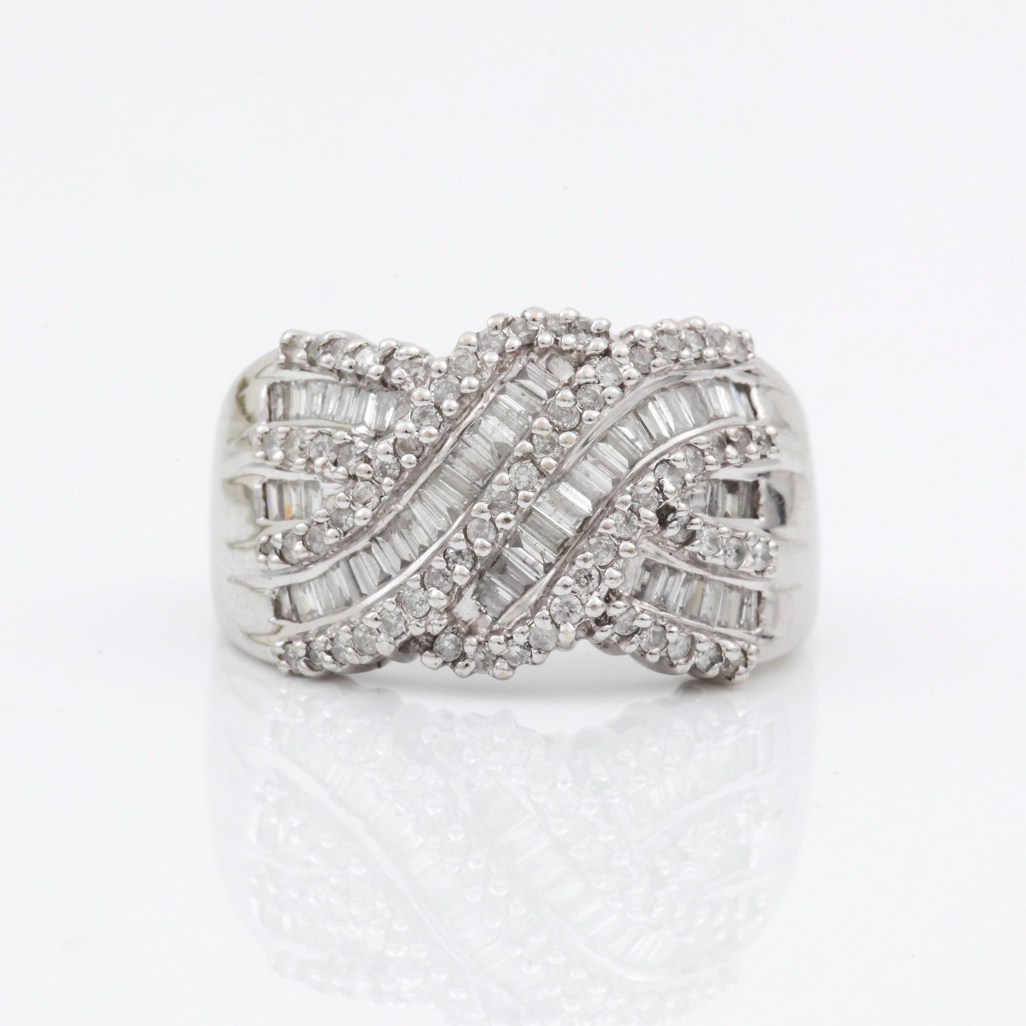RING, 14 k vitguld med diamanter. Vikt 7 gram.