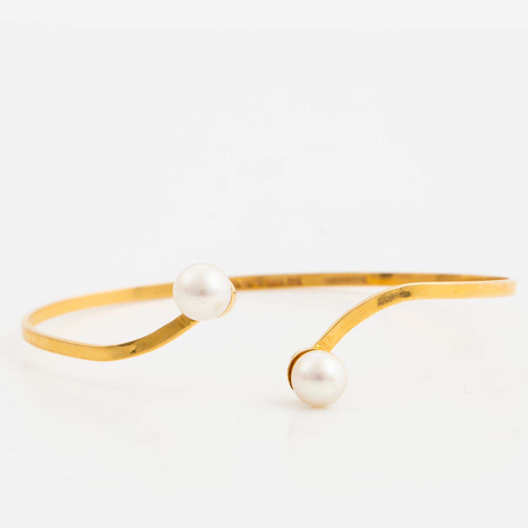 ATELJÈ STIGBERT, Armring 18K guld med pärlor.