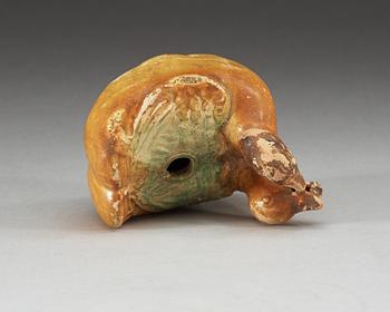 A yellow and green glazed figurine of two mandarin ducks. Ming dynasty ( 1368-1644).