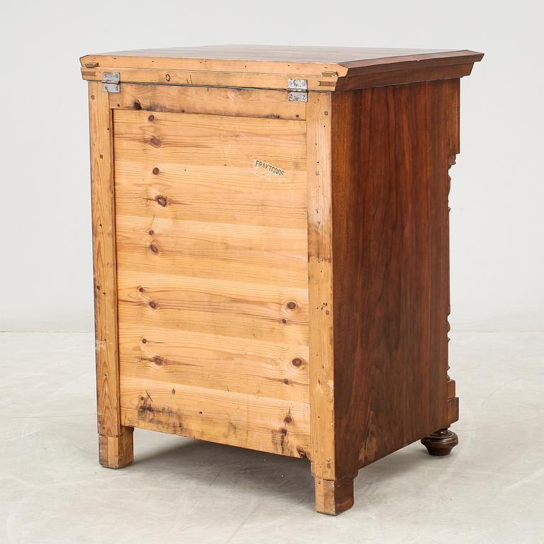 POTTSKÅP, nyrenässans, 1800-talets andra hälft.