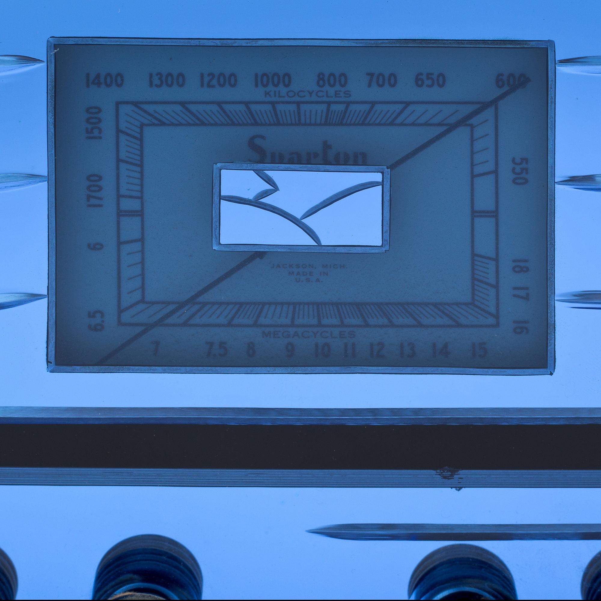 RADIO, "Sparton Sled Deluxe Cobalt Blue Mirrored Radio", Walther Dorwin Teague, Sparton Inc. USA, modell 558.