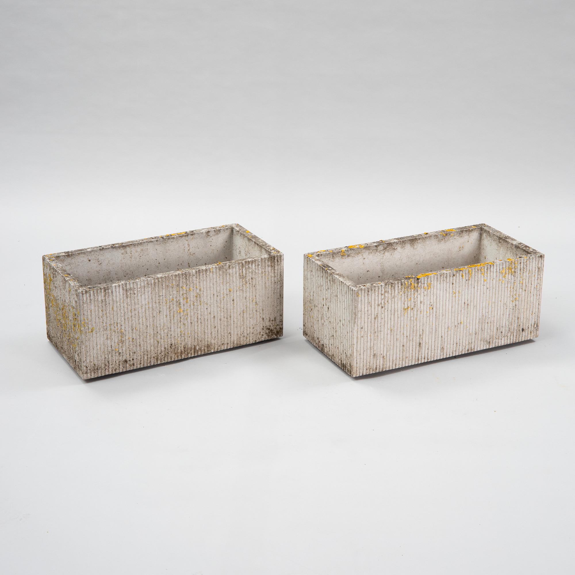 Stina Lindholm, a pair of conpemporary concrete flower pots, Skulpturfabriken.