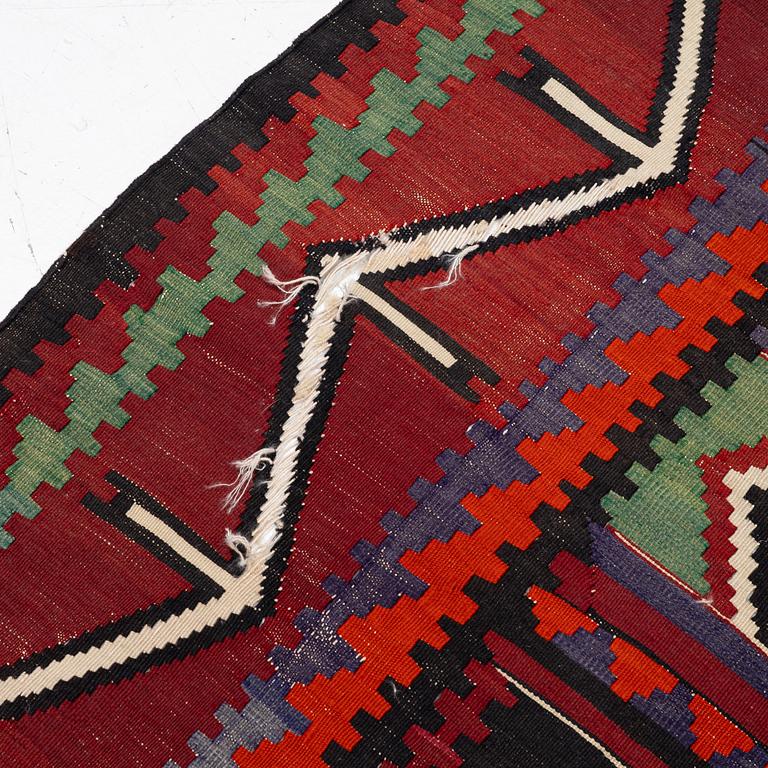 A Kelim carpet, c. 300 x 170 cm.