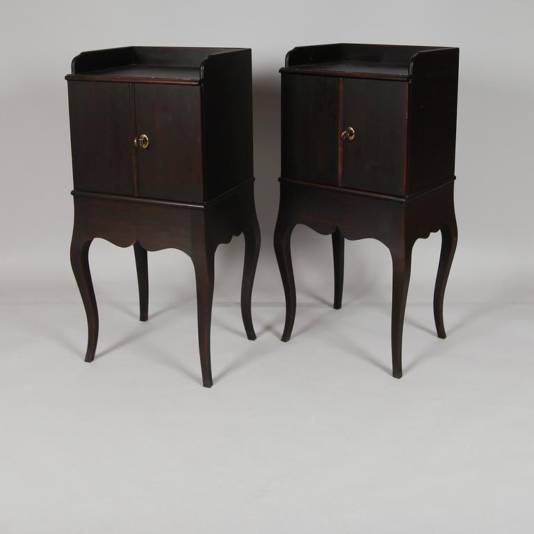 POTTSKÅP, 1 par, rokokostil, för Nationalmuseum, 1900-tal.