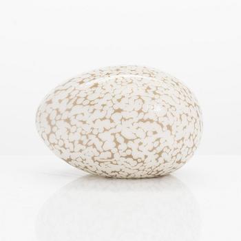 Oiva Toikka, three glass birds with egg, signed O. Toikka Nuutajärvi.