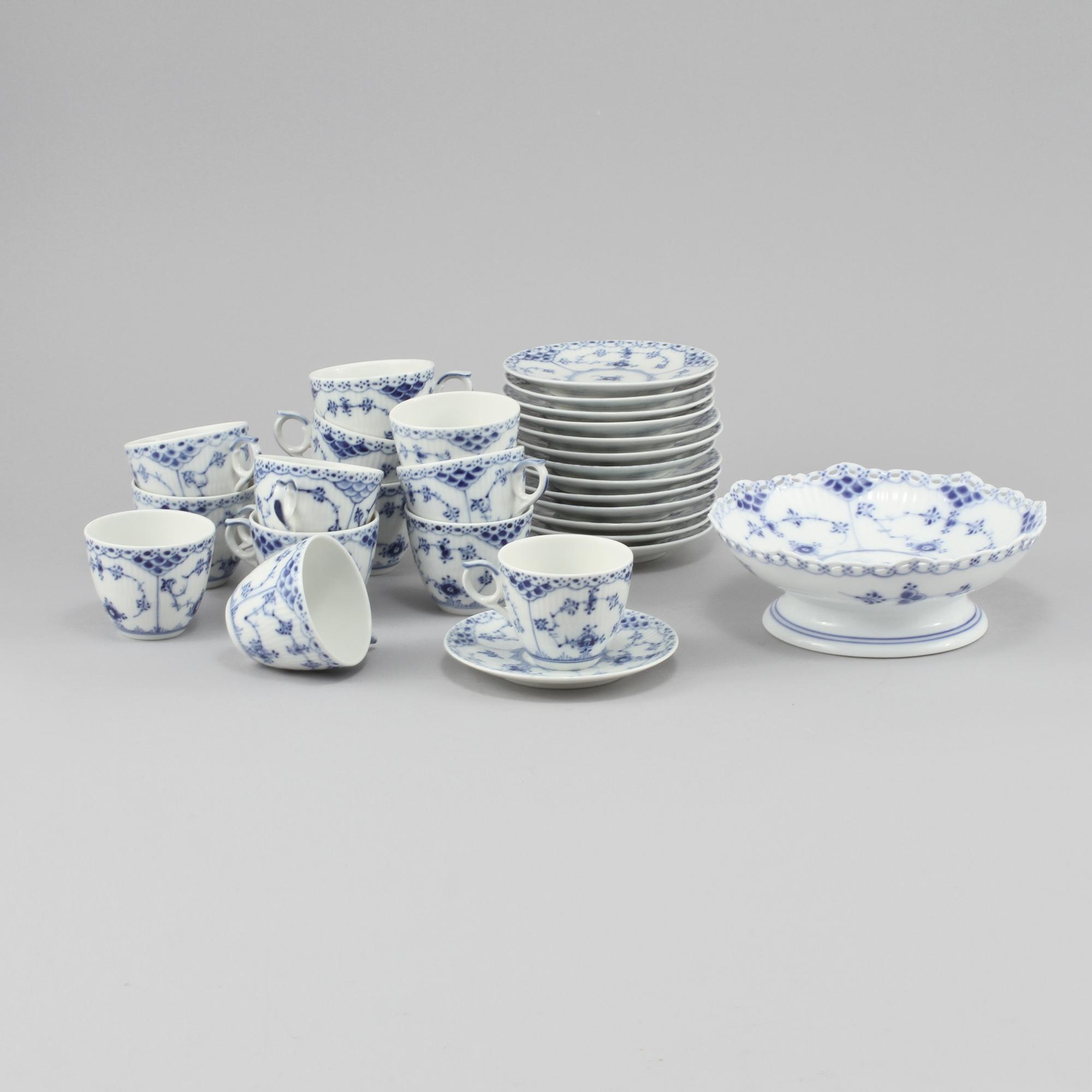 KAFFESERVISDELAR, 14 delar, "Musselmalet", Royal Copenhagen, 1900-talets andra hälft.