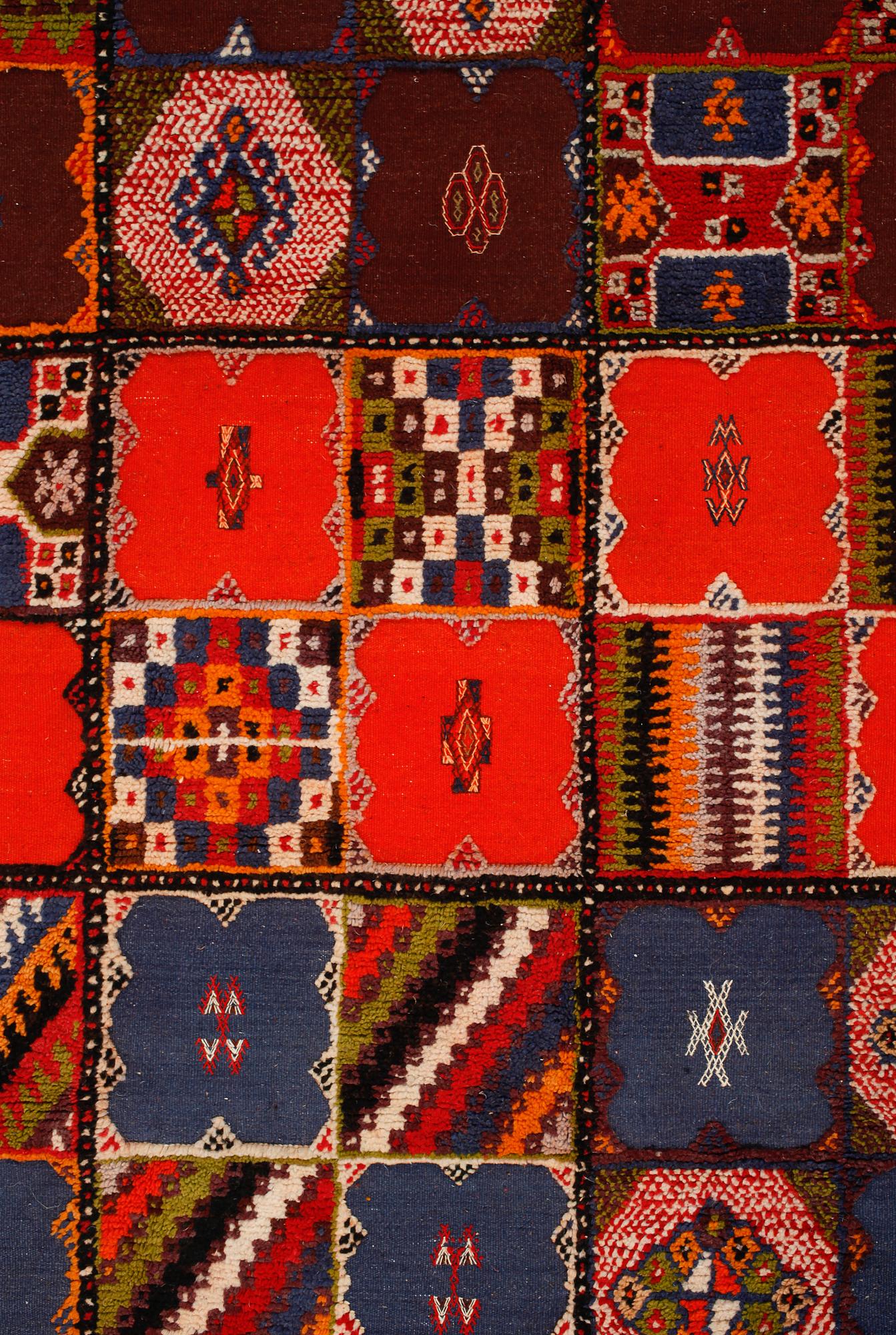 MATTA, halvflossa, Nordafrika, sent 1900-tal, 300x190 cm.