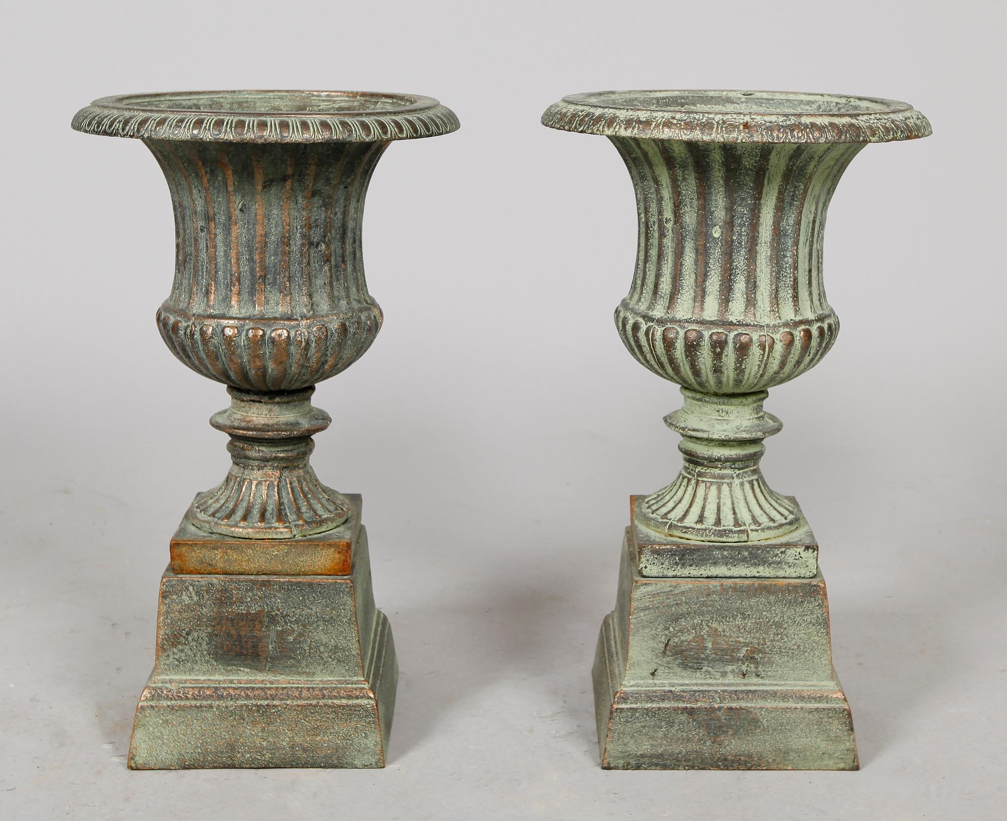 TRÄDGÅRDSURNOR, 1 par, samtida.