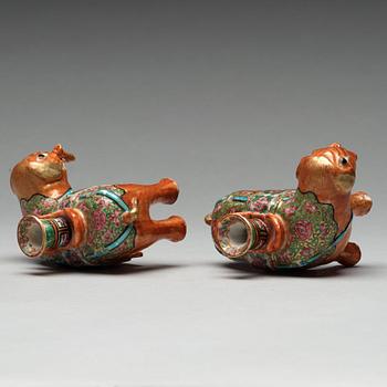 A pair of Canton candle sticks in the shape of elephants, Qing dynasty, 19th century.