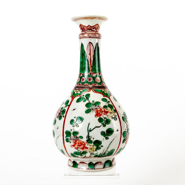 A Chinese Kangxi famille verte porcelain vase.