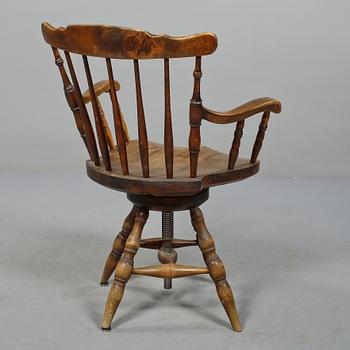 SKRIVBORDSSTOL, 1900-talets första hälft.