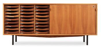 92. FLORENCE KNOLL, sideboard, Knoll International, licenstillverkat av NK:s verkstäder i Nyköping, 1964.