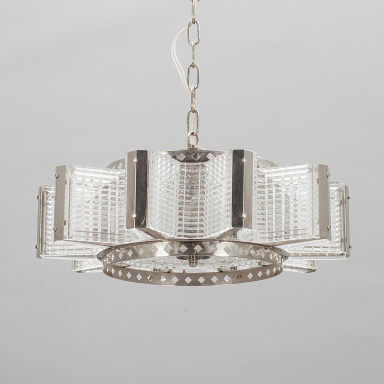 TAKLAMPA, vitmetall och glas, 1960-tal.